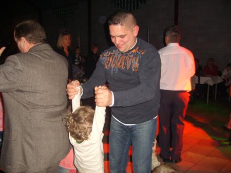 mick et mathias tjr sur la piste de danse