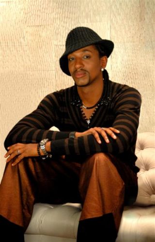 medhy custo, elles demandent  (j'aime bcps sa musique)