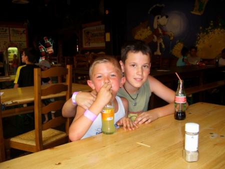 <font color=F94800>a</font><font color=148600>N</font><font color=DF4B00>t</font><font color=D28D00>H</font><font color=3BEB00>o</font><font color=77DA00>N</font><font color=A70000>y</font>