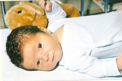 louis le frere de julie et de julien il a 3 ans je pense maintenant.