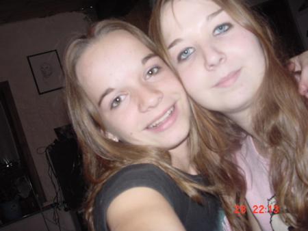 mes cousines olivia a gauche et audrey a droite.