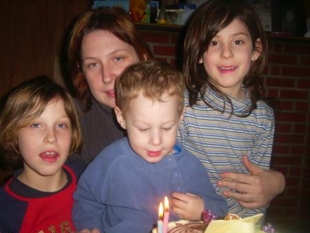 ma meilleure amie 'enfance , elle a tjr ete la pour moi elle et je crois en son amitie a elle.