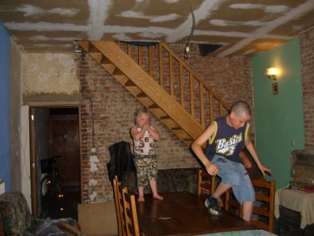 mem les enfants dansais sur les tables lol