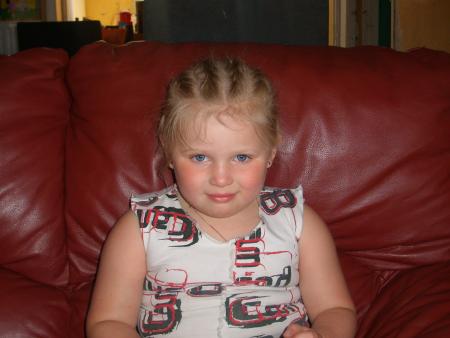 voici la coiffure de oceane pour elle partir a la mer.