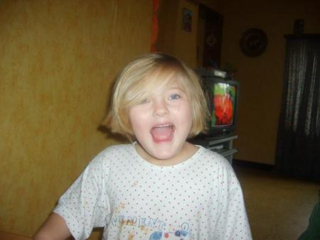 voici ma petite sarah une petite fille que j'adore je voulais vous la faire partager.