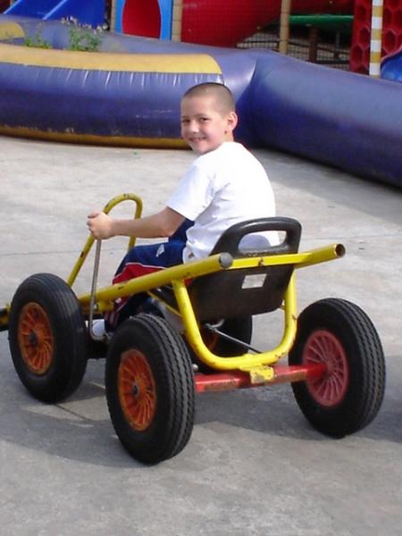 voici logan le fils de titia et bernard.