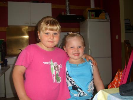 oceane et sa copine de classe.