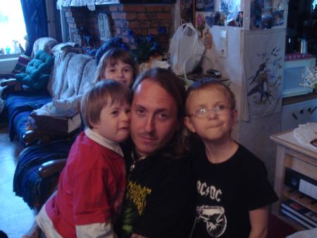 le mari de ma copine avec ses enfants.