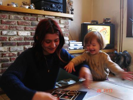 voici ma tres bonne copine titia avec sa fille.