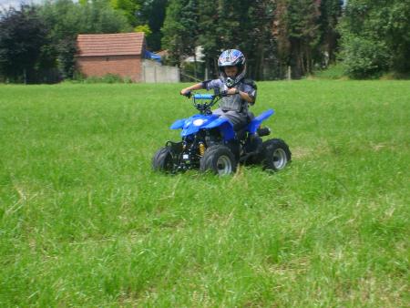 mon fils sur son quad