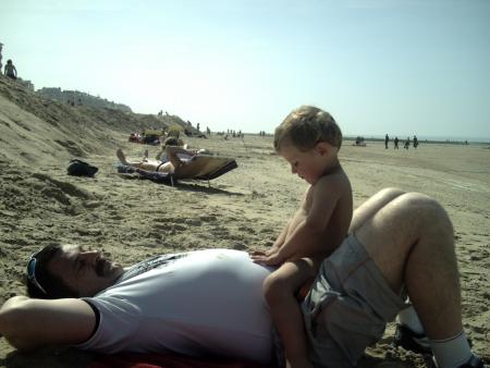 voici pat le mari de christelle avec le petit mathias.