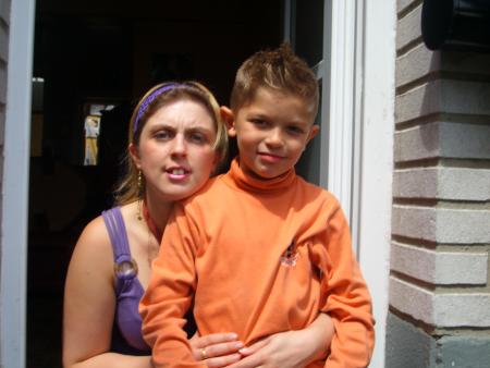 moi t mon filston devant la aison.