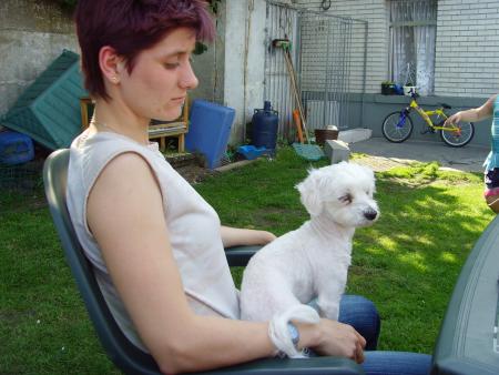 ma copine titia avec mon chien