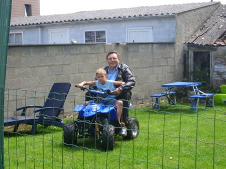 voici mon papa avec mon fils lolll.