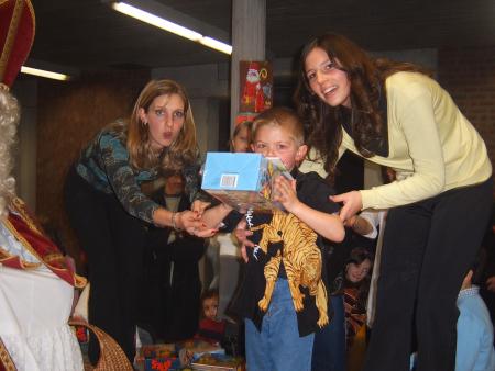 souvenir de anthony avec son institutrice de 3 e maternelle