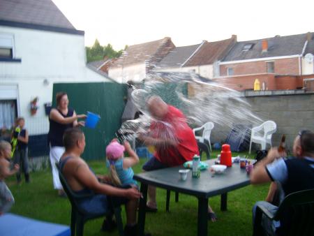 bataille d'eau chez moi trop fort christel lolllllll
