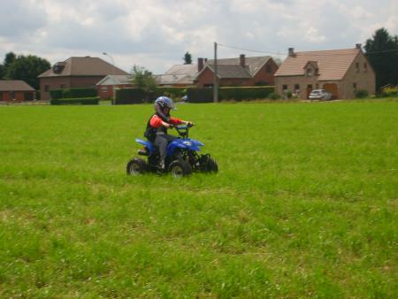 voici logan le fils de ber et titia sur le quad de anthony