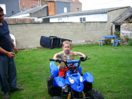 voici mon copain sillyvan le fils de wendy et jf.