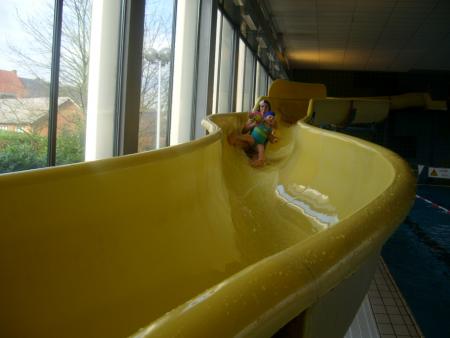 mimie et oceane dans le toboga de soignies.