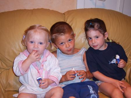 souvenir de mes enfants et ma filleule, mes trois amours.