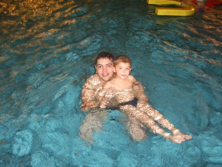 photo souvenir de anthony avec son papa.