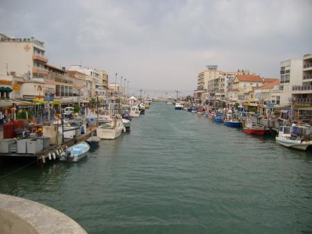 voici le port de palavas.