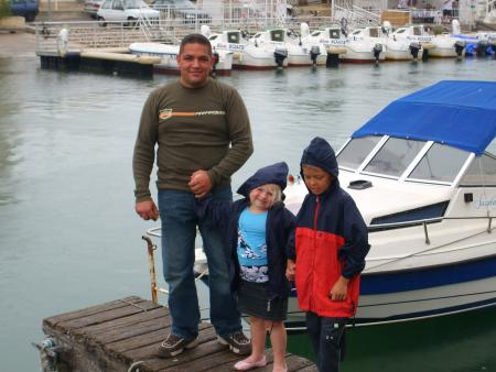 mon z'homme avec mes enfants sur le pont de je ne sait plus ou lollll.