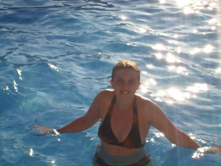 me voici dans la piscine du camping en vacance