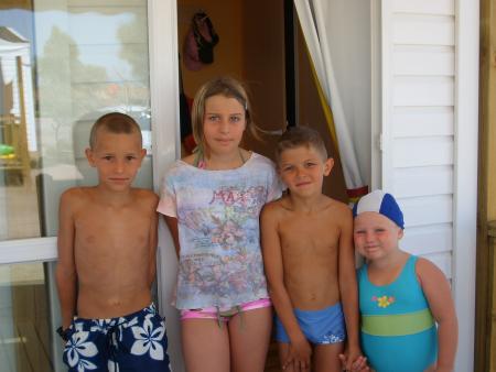 anthony et oceane avec leur copain mickael et leur copine laurie.