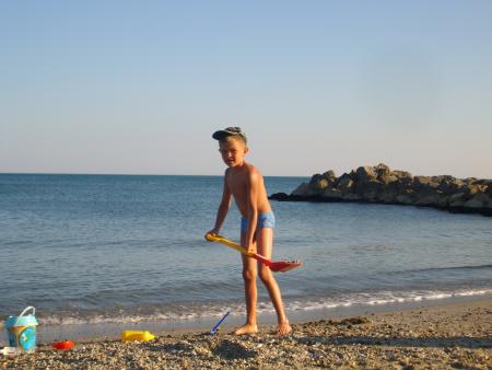 anthony a la plage en vacance