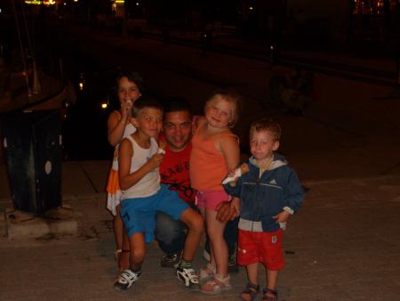 voici mick et les enfants a palavas.