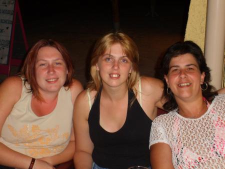 me voici avec wendy a gauche et olive a droite ( a palavas).