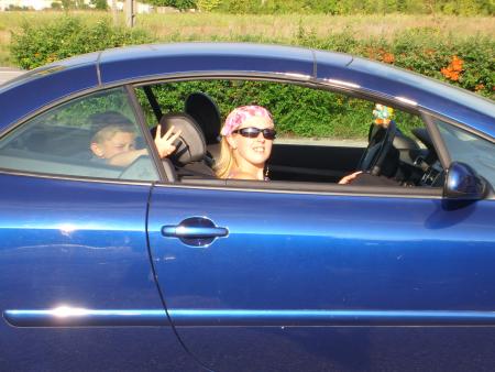 moi dans la voiture sur la route du retour.