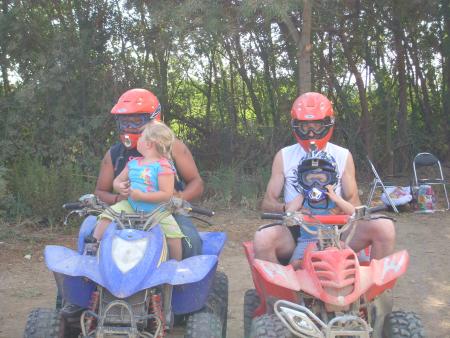 mick et oceane a gauche et jf et sillyvan a droite en vacance