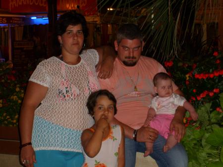 voici jojo olive et leurs enfants (a palavas).